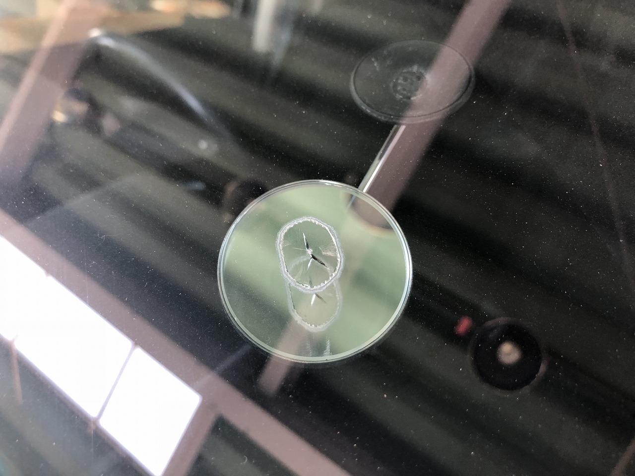 福岡で車のフロントガラスの傷修復なら当店にお任せください 福岡のガラスコーティング カーフィルム専門店 カークリエイトコガ